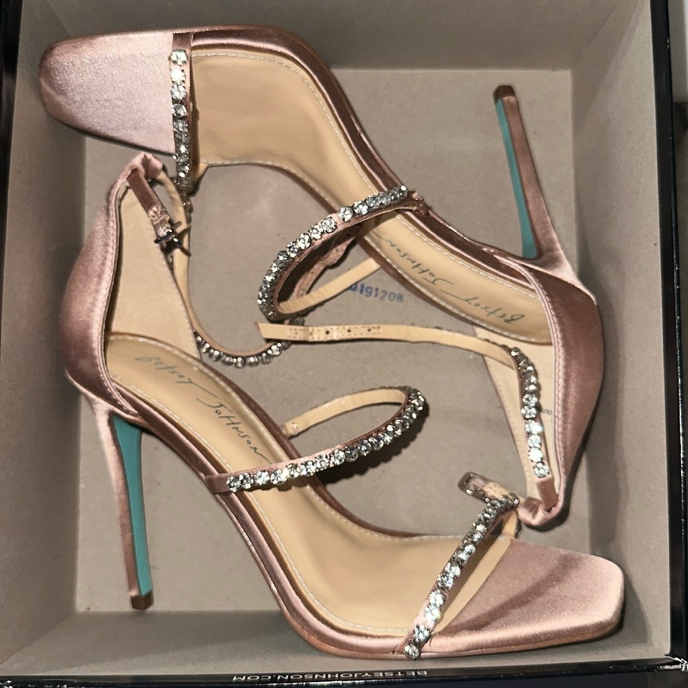 NEW Betsey Johnson Crystal sandal heel